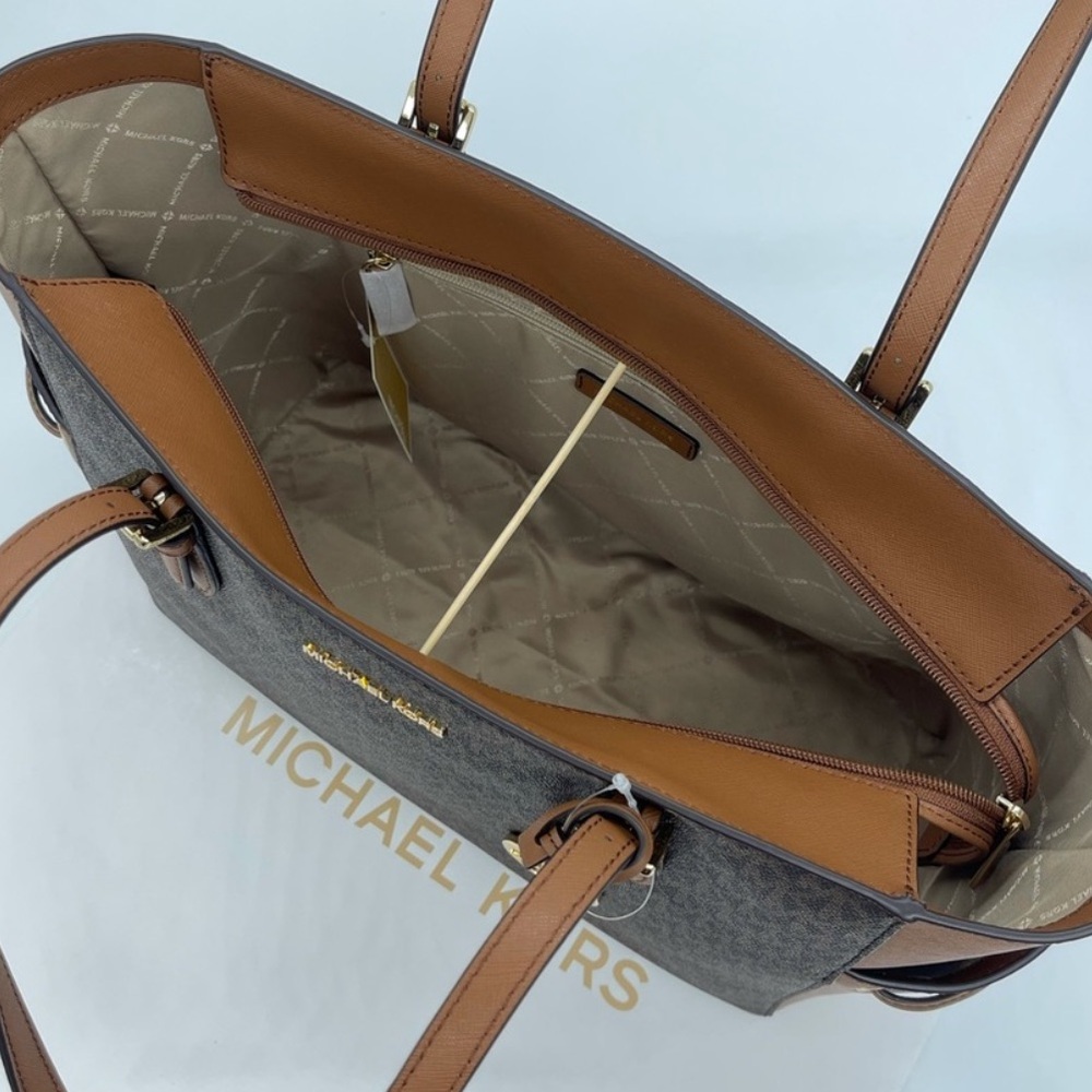 Michael Kors Large Gilly Travel Tote and Double Zip Wallet Wristlet Brown - Picture 8 of 15